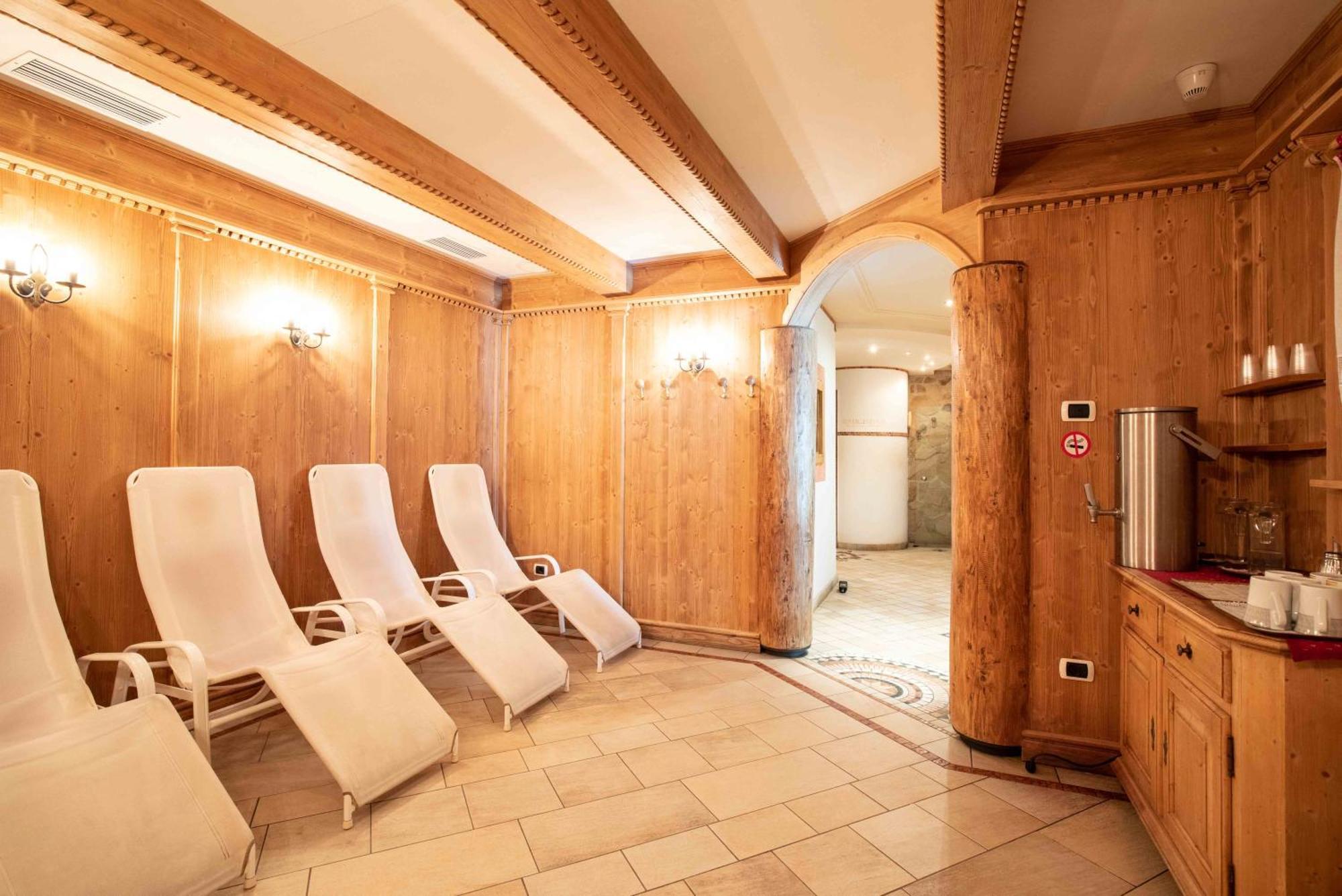 Hotel San Martino San Martino Di Castrozza Exterior photo
