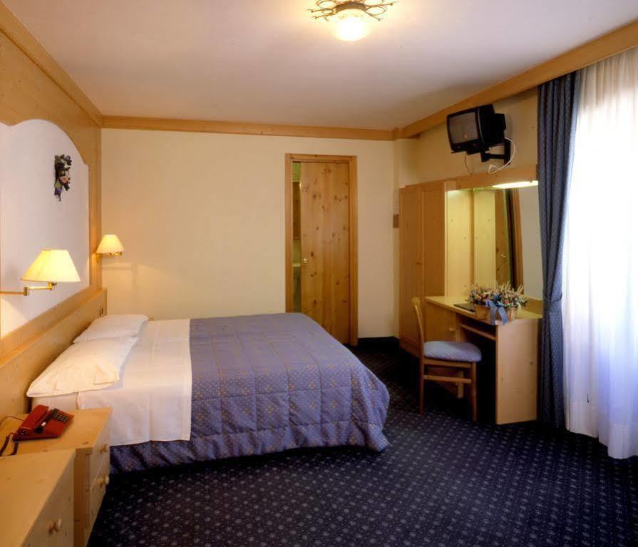 Hotel San Martino San Martino Di Castrozza Exterior photo